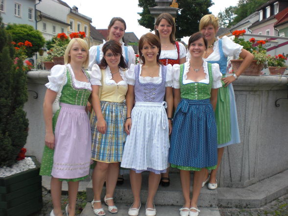 Ois im Dirndl - 