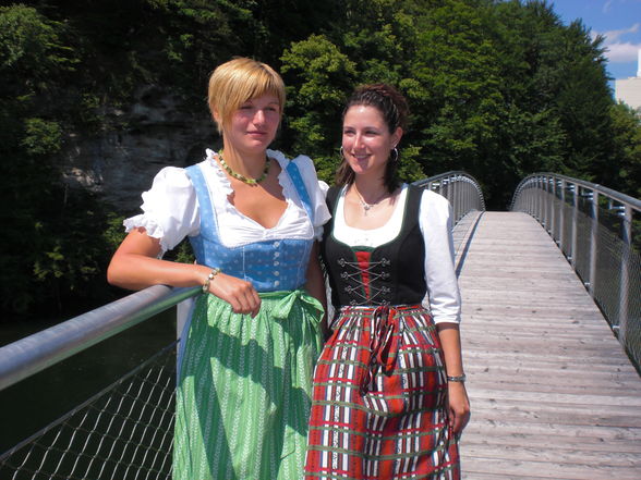 Ois im Dirndl - 