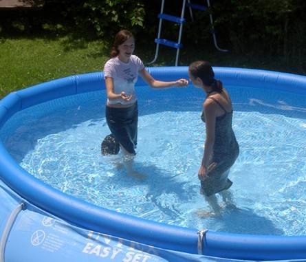 Sisters Pool Pogo - 