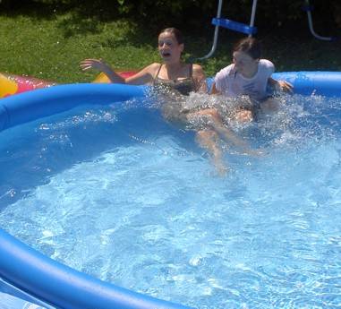 Sisters Pool Pogo - 