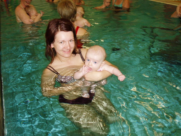 JULIA beim Babyschwimmen - 