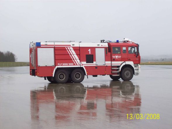 Flughafenfeuerwehr - 