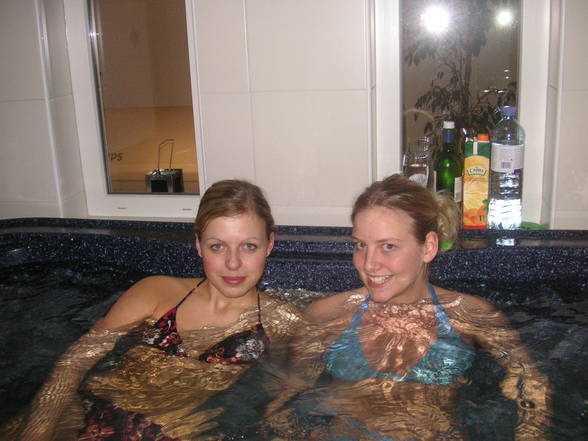 Girls just wanna have fun! - 