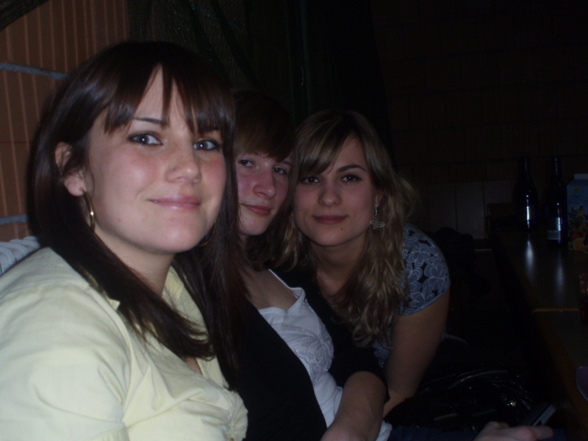 Sara, Astrid Party - 