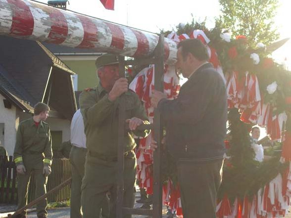 Maibaumaufstellen in Allerheiligen - 