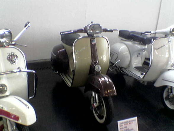 **VESPA--nèst pas?** - 