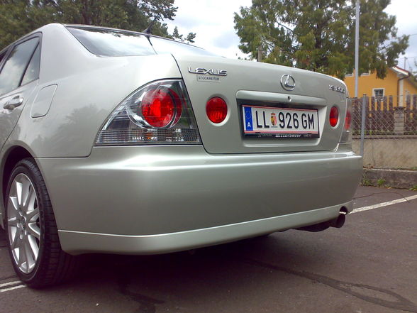 Lexus IS 200 - 