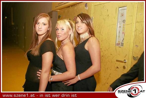 Meine kleine schwester, der Partyhase!!! - 