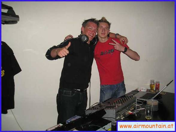 DJ on Tours - 