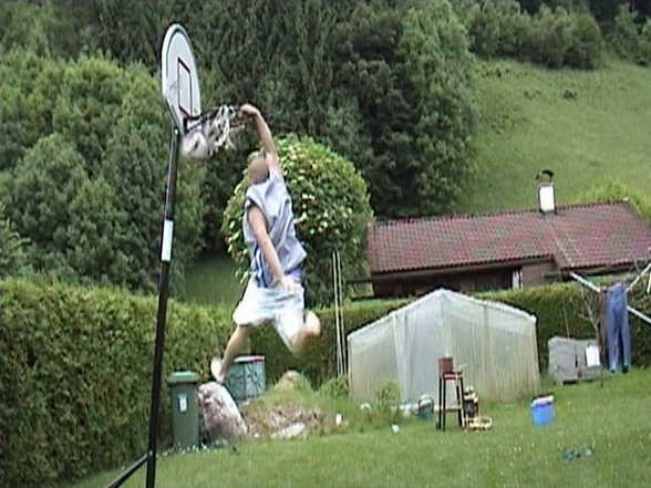 dunking without my shoe´s!!!!!!! - 