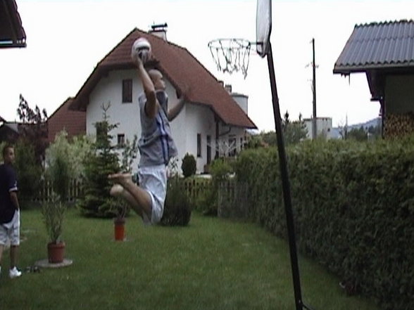 dunking without my shoe´s!!!!!!! - 