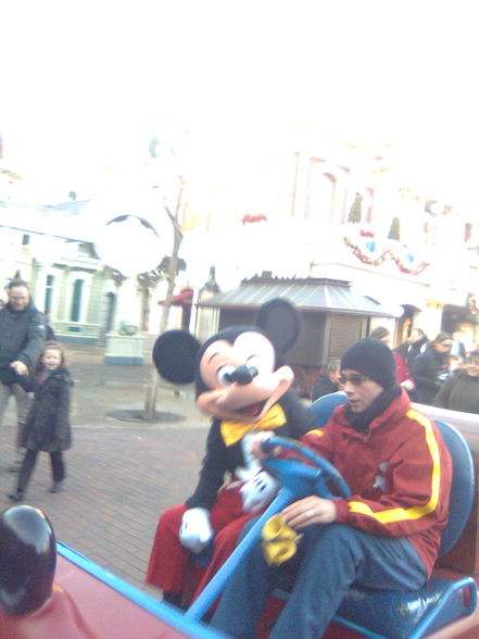 BOBO goes Disneyland - 