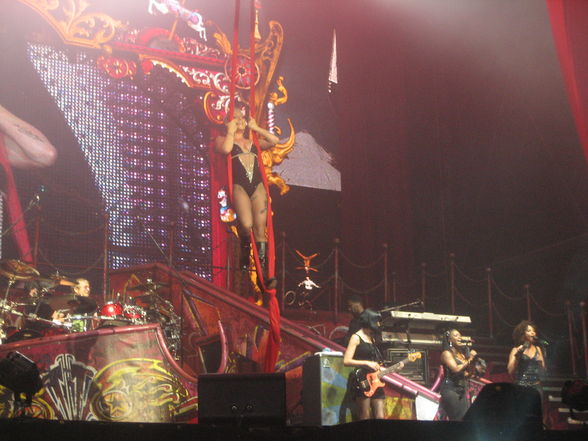P!nk-funhouse tour 2010 -linz - 