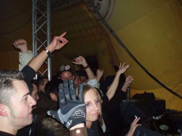 **RAVE ON SNOW FESTIVAL 2006** - 