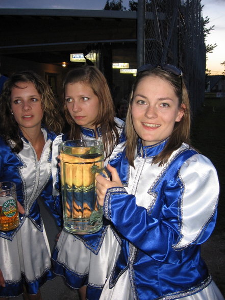 MINI-GARDE beim FUßballturnier - 