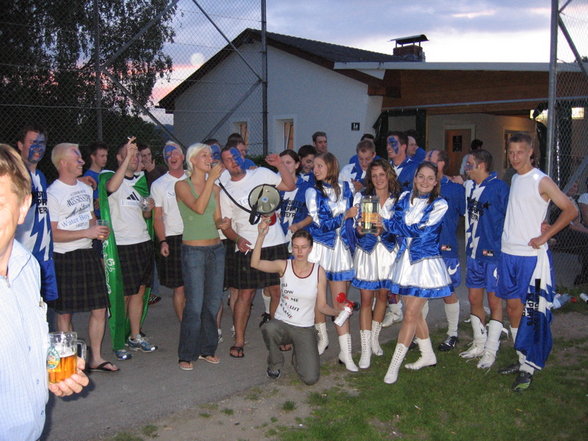 MINI-GARDE beim FUßballturnier - 