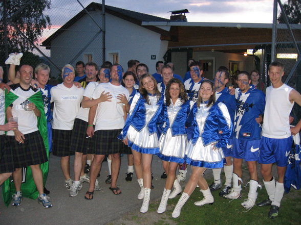 MINI-GARDE beim FUßballturnier - 