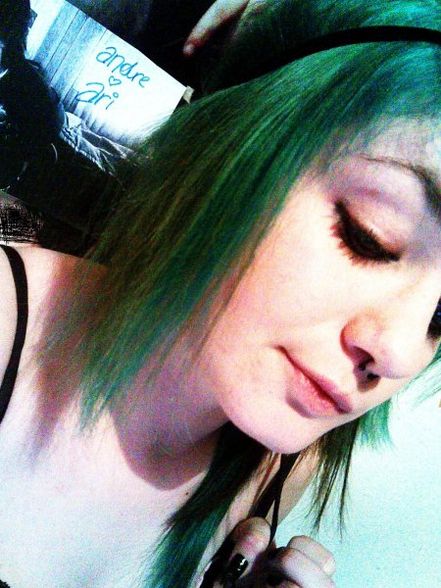 I love my green hair :D - 