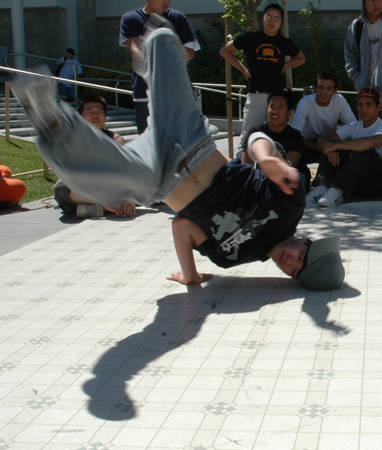 >BREAKDANCE< - 