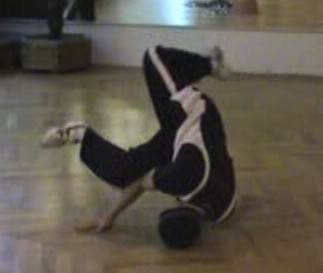 >BREAKDANCE< - 