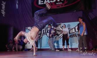 >BREAKDANCE< - 