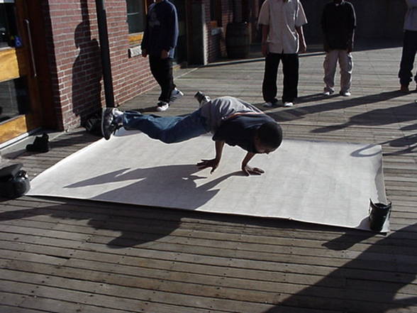 >BREAKDANCE< - 