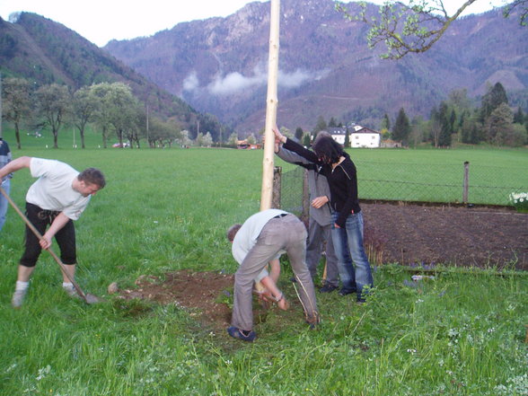 Maibaumaufstellen bam Hoarn - 