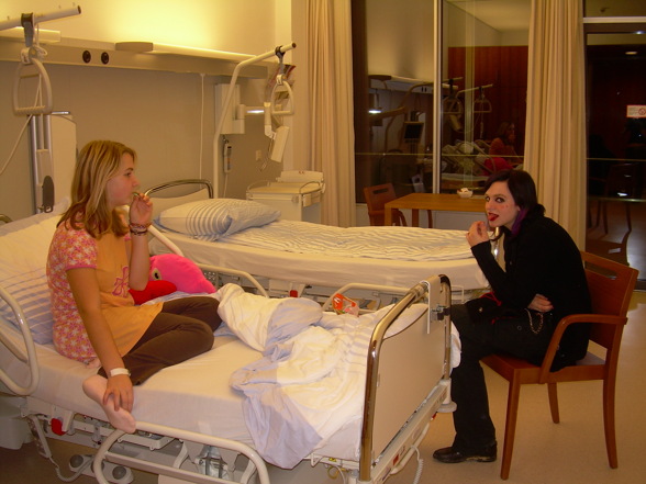 Im Krankenhaus :( sara besuchen ^^ - 