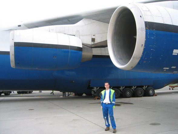 Antonov AN124 Flughafen LINZ - 