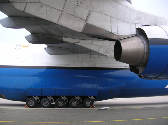 Antonov 124 - 