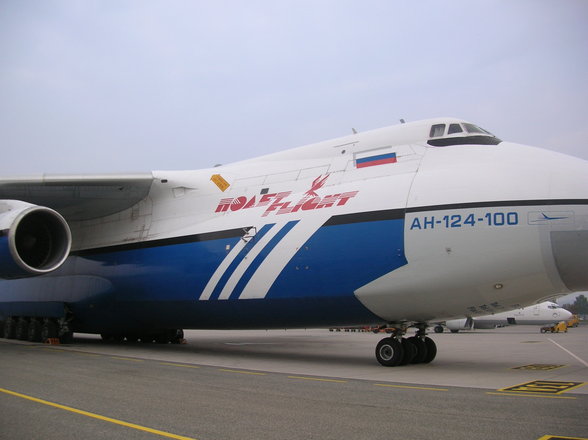 Antonov 124 - 