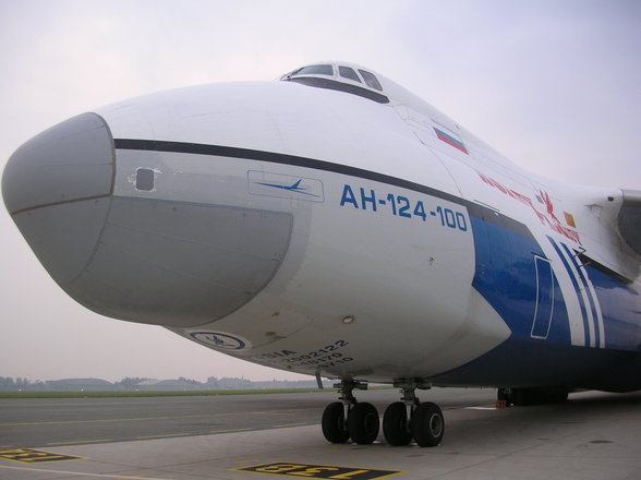 Antonov 124 - 