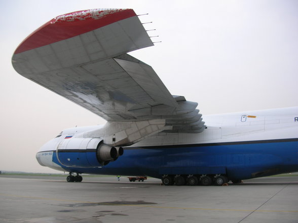 Antonov 124 - 