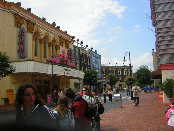 Warner Brothers Movie World - 