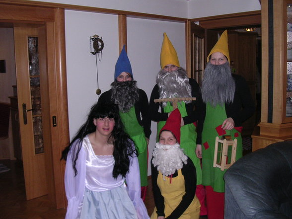 Fasching: Schneewitchen und 6 Zwerge.... - 