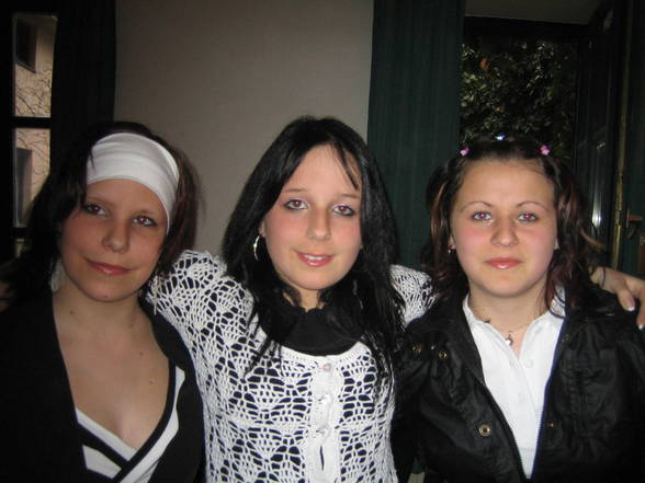 My SwEeT fRiEnDs =) - 