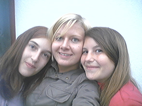 my friendzZz and meEe - 