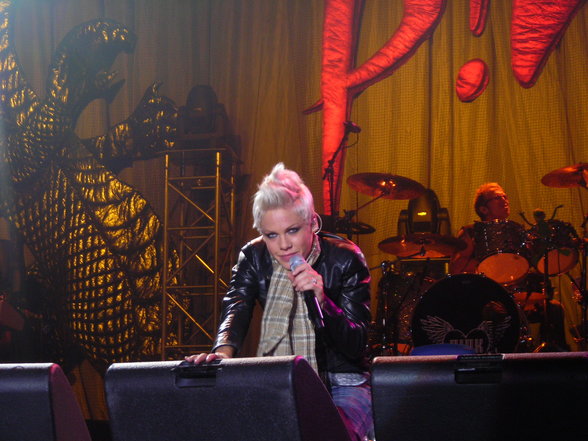 06.07.2007 P!nk Burg Clam - 