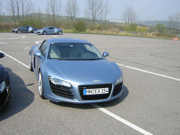 AUDI R8 - 