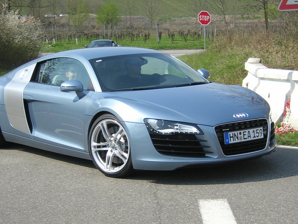 AUDI R8 - 