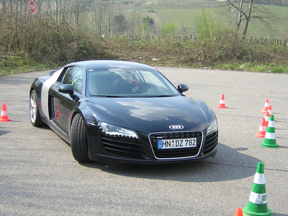 AUDI R8 - 