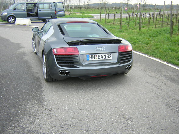 AUDI R8 - 