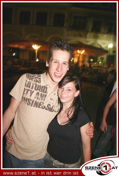 ---->stAdT<-->fEsT<----- - 
