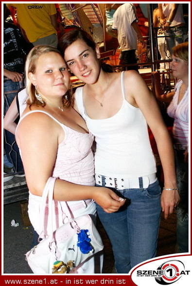 ---->stAdT<-->fEsT<----- - 