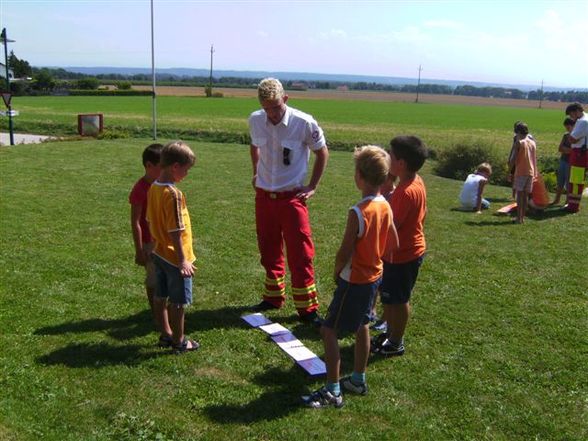 Kinder lernen die Rettung kennen - 