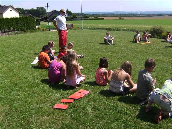 Kinder lernen die Rettung kennen - 