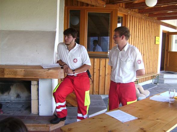 Kinder lernen die Rettung kennen - 