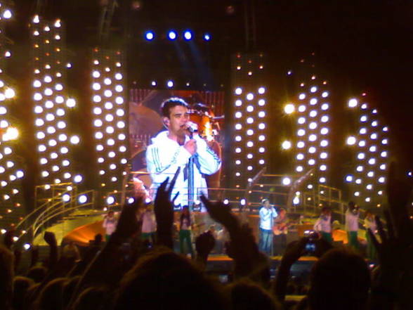 Robbie live 18.8.06 - 