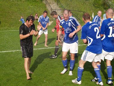 Wir sind euer MEISTER ihr Bauern! - 