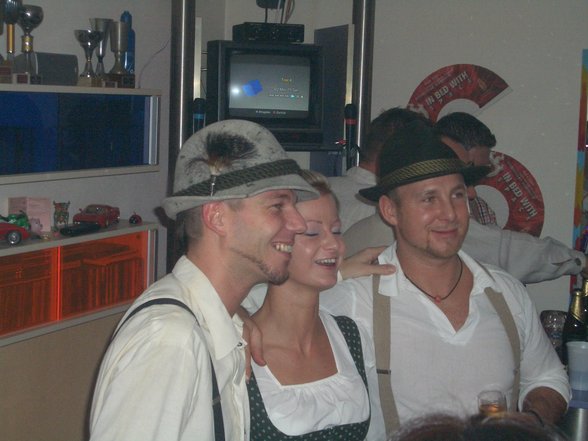 Lederhosen und Dirndlparty ! - 